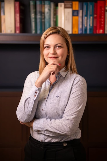 Cristina Gassen - Advogada especialista em Direito Civil e Administrativo